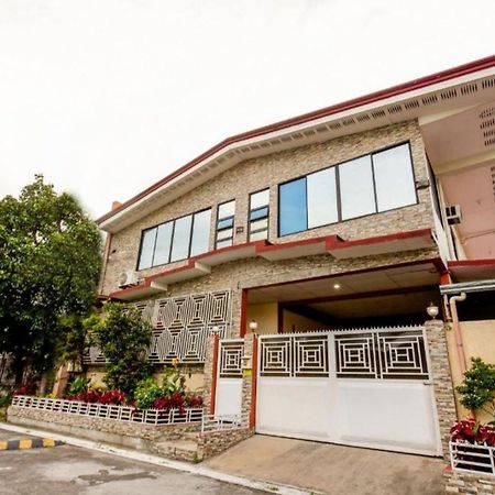 Отель La Belladoza Near Airport Paranaque City Экстерьер фото