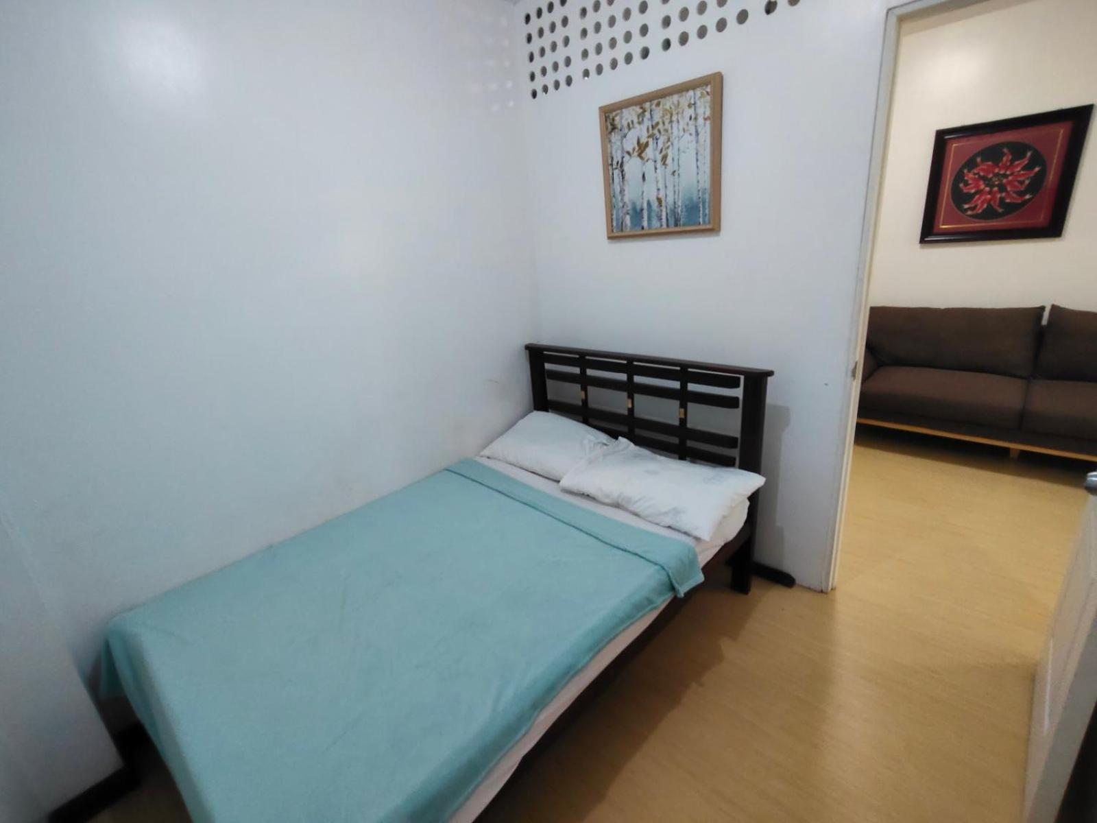 Отель La Belladoza Near Airport Paranaque City Экстерьер фото