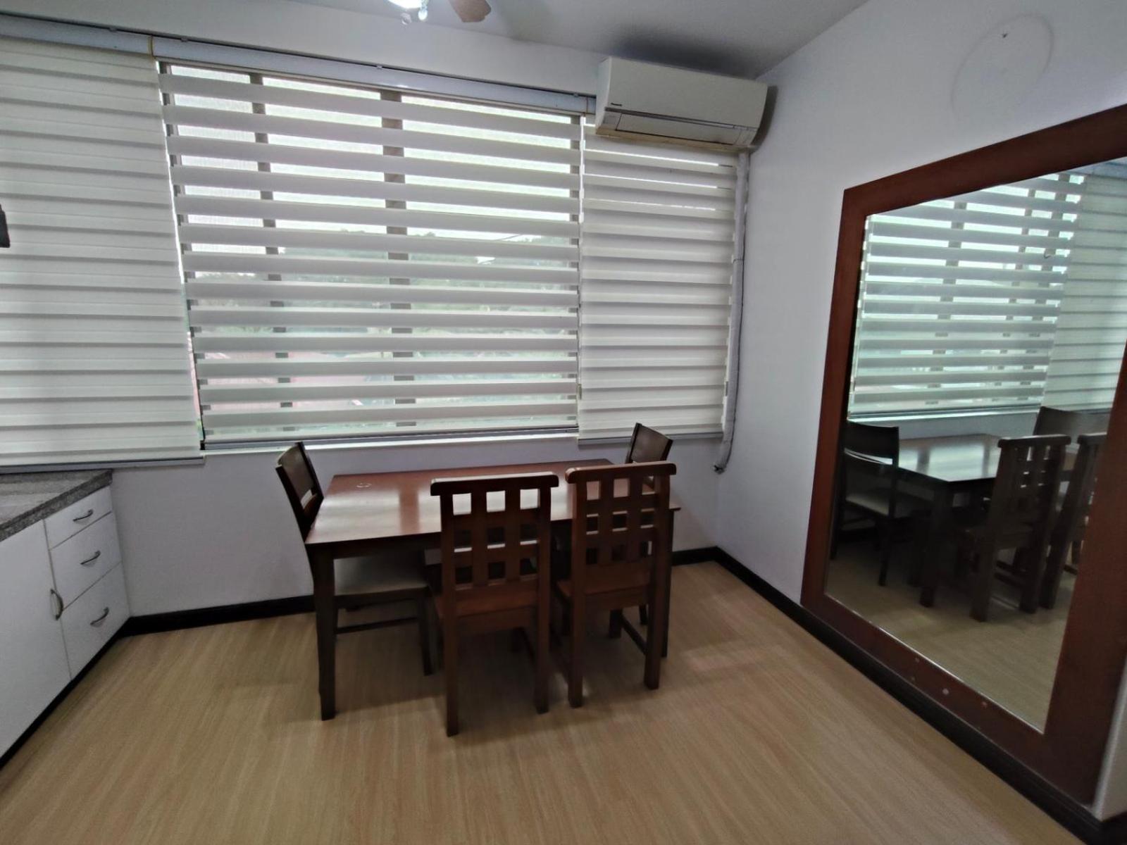 Отель La Belladoza Near Airport Paranaque City Экстерьер фото