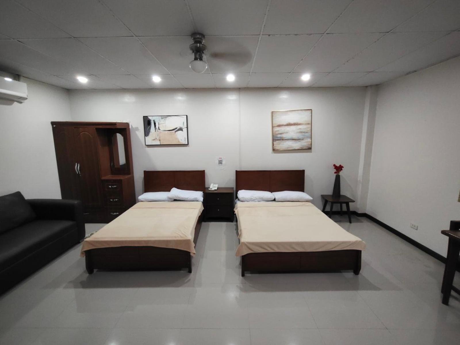 Отель La Belladoza Near Airport Paranaque City Экстерьер фото