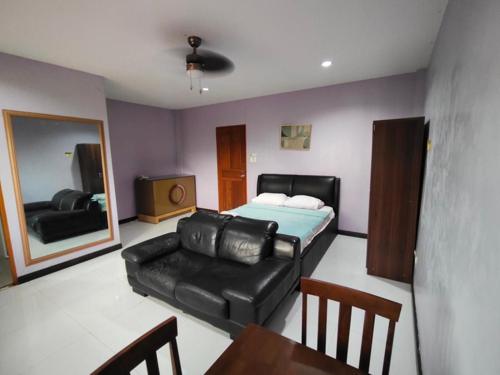 Отель La Belladoza Near Airport Paranaque City Экстерьер фото