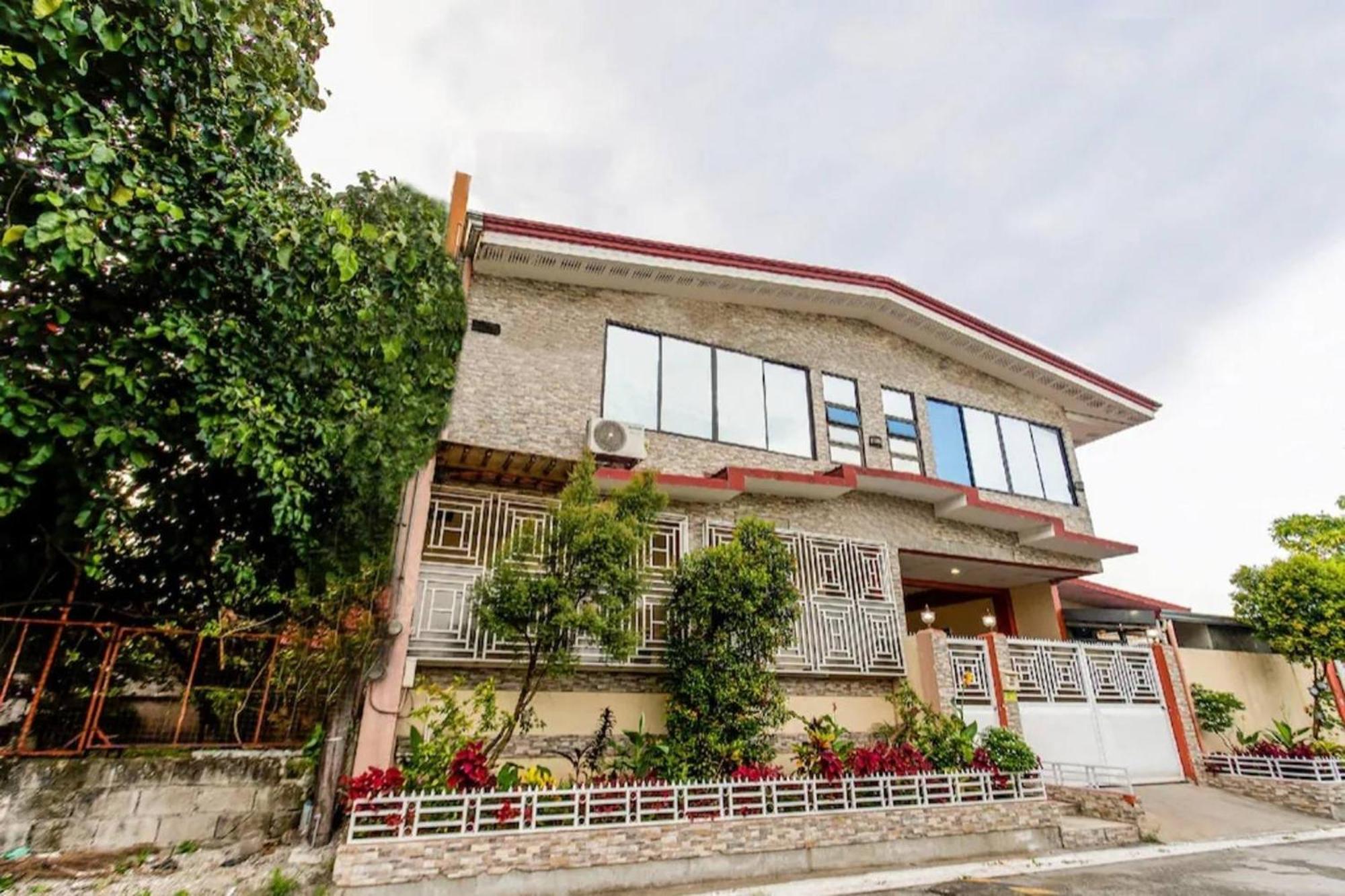 Отель La Belladoza Near Airport Paranaque City Экстерьер фото