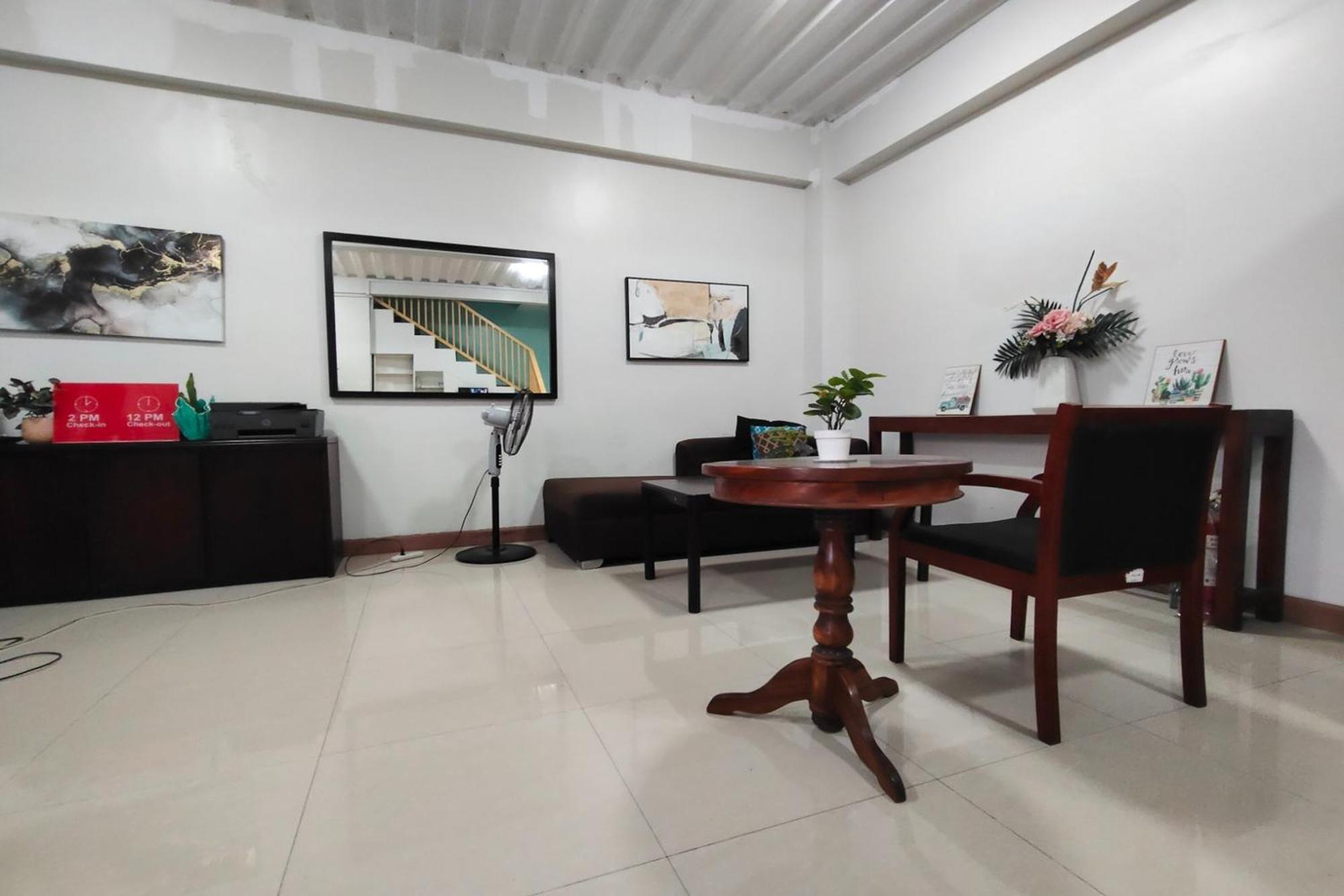 Отель La Belladoza Near Airport Paranaque City Экстерьер фото